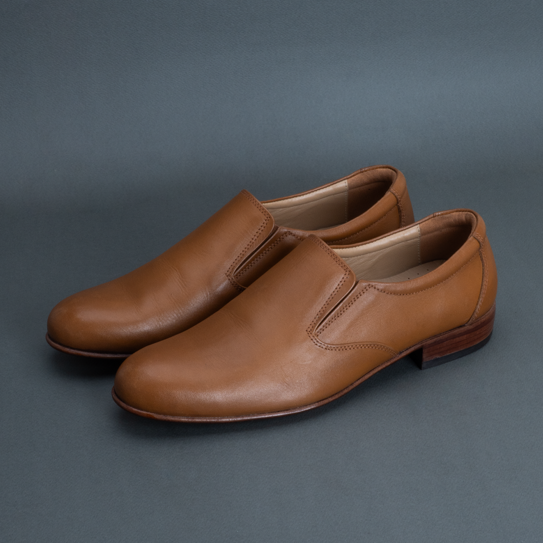 Cub Round Toe Slip-on Loafer – Light Tan