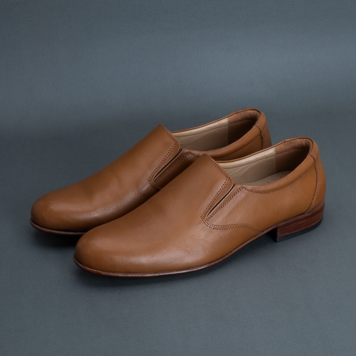 Cub Round Toe Slip-on Loafer – Light Tan