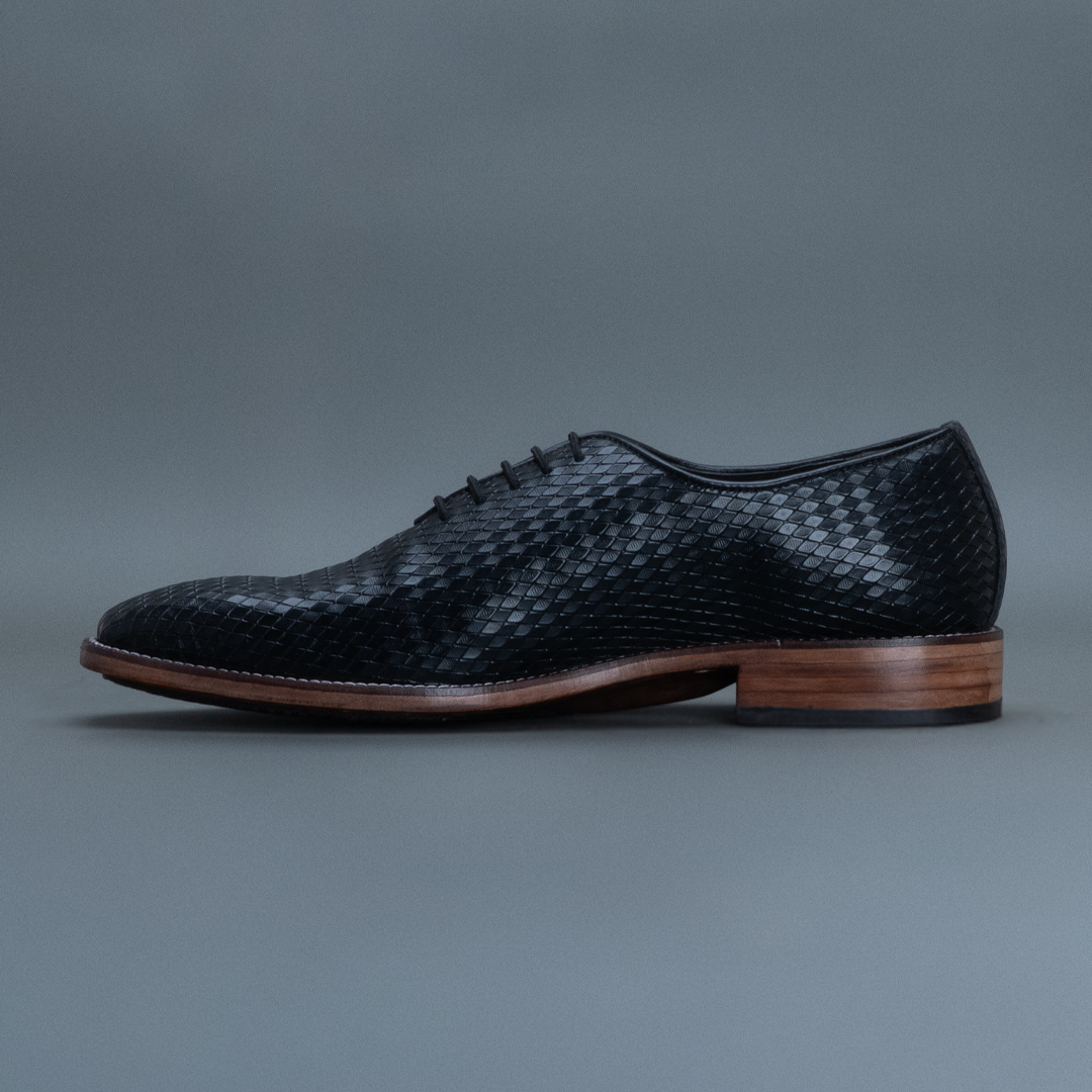 Apex WholeCut Oxford – Black
