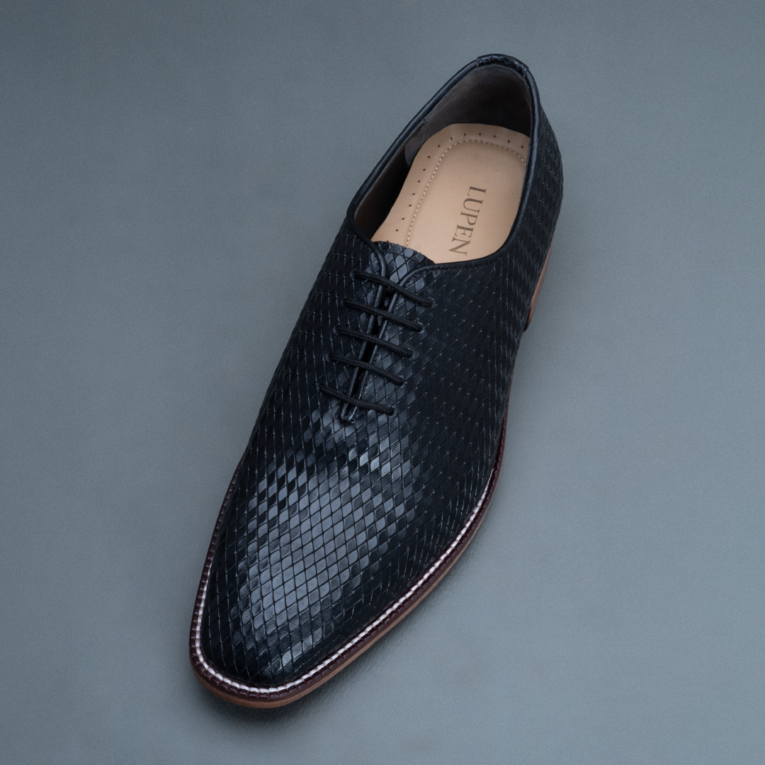 Apex WholeCut Oxford – Black