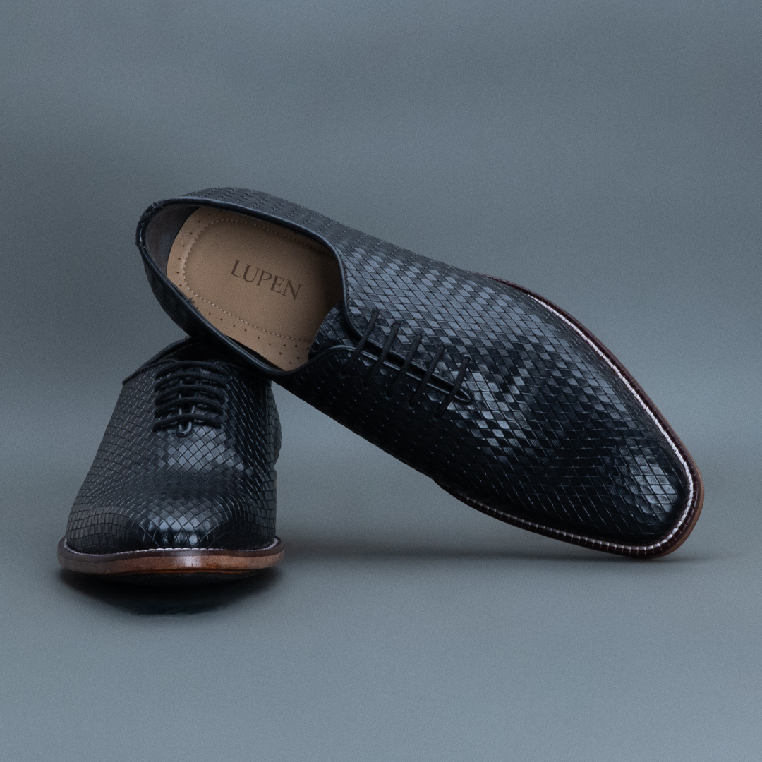Apex WholeCut Oxford – Black